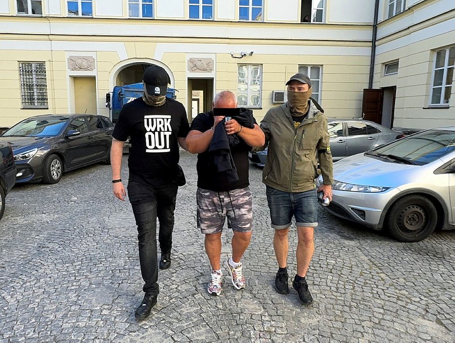 Policja rozbia grup narkotykow w Warszawie. 24 osoby zatrzymane
