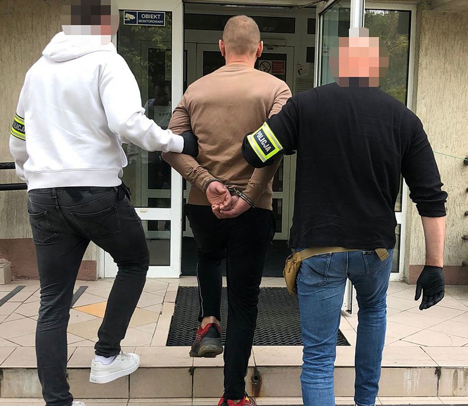 Awantura na oliborzu. Policja zatrzymaa nietrzewego 39-latka