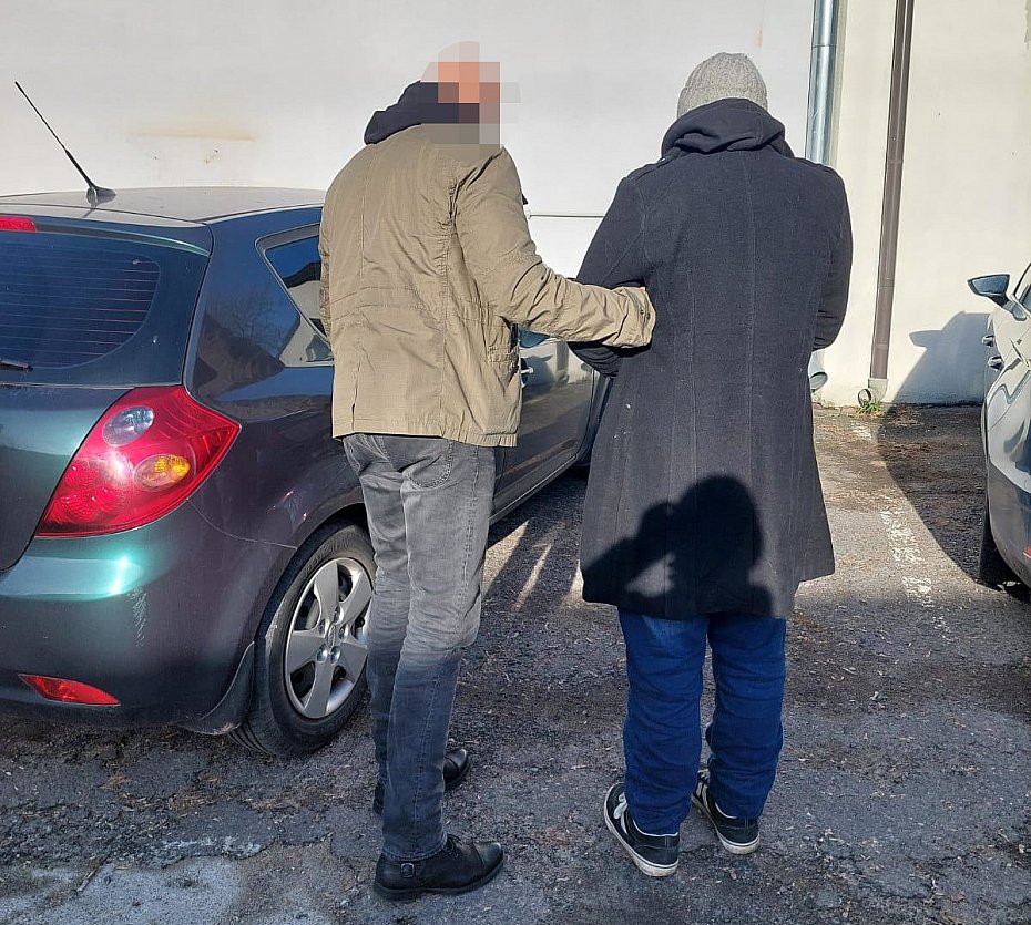 Na oliborzu zatrzymano sprawc serii sklepowych kradziey