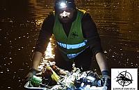 Warszawa: tysiąc litrów śmieci z Łachy Potockiej. Ekolodzy odkryli też pułapki kłusowników